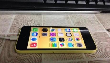 iPhone 5C from Smart Yellow photo