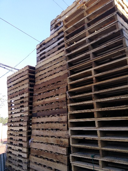 For sale plastic pallet and wooden pallet etc. photo