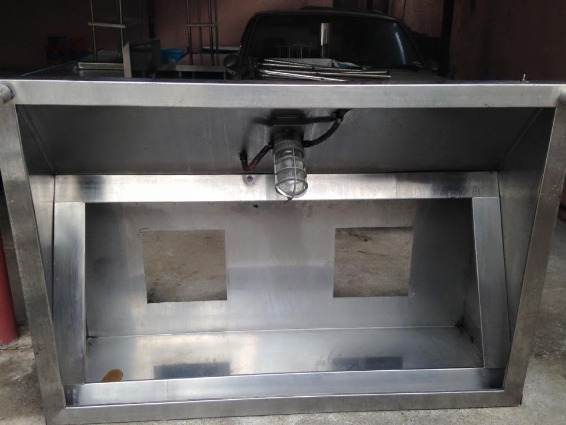 stainless steel kitchen rack/equipment photo