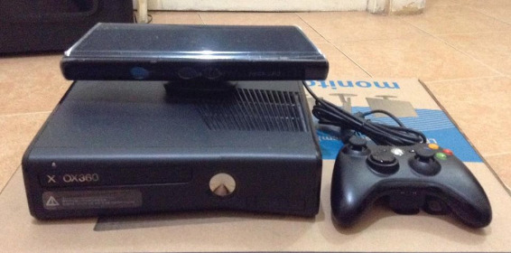 XBox 360 with Kinect 250GB photo