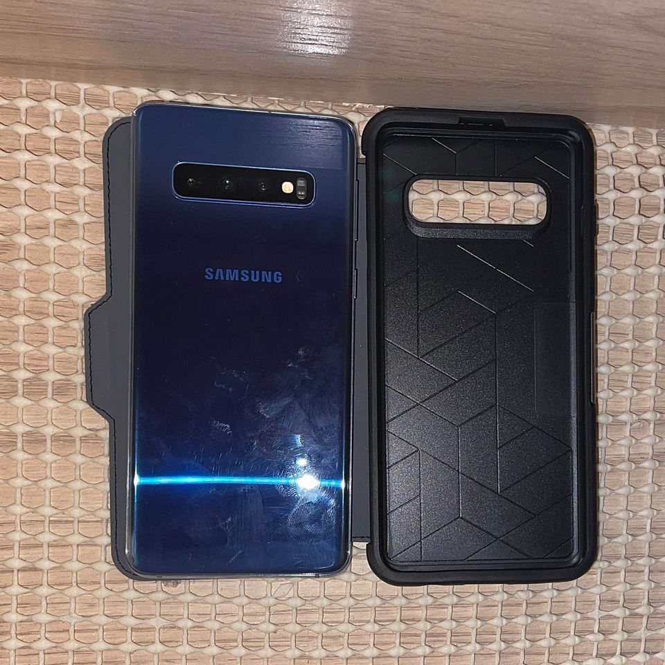 Samsung Galaxy S10 128GB Prism Blue - Unlocked photo